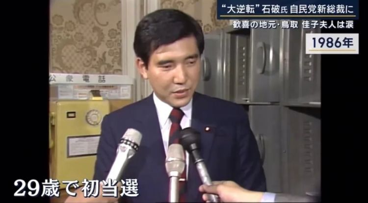 18岁为她一见钟情拒绝联姻，狂追8年！40年的并肩同行，她却赢得了日本人一致好评