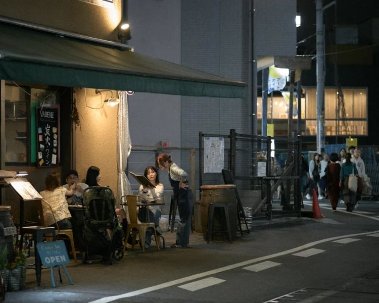 在夜晚的东京散步