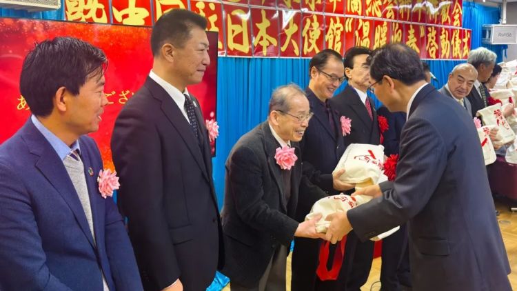 东京华侨总会举办新年联欢会 吴江浩大使动情讲述中国新国力