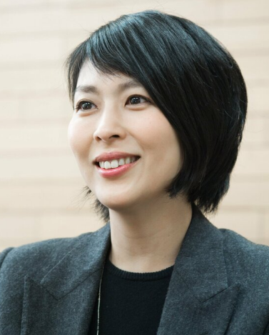 松隆子与松村北斗18岁年龄差吻戏引热议