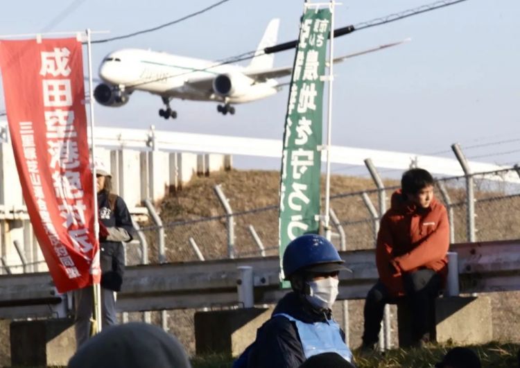 日本最强钉子户，“钉”在了成田机场里